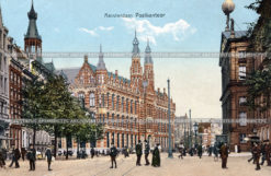 Бывшее здание центрального почтамта в Амстердаме. Сейчас это универсальный магазин Magna Plaza. Здание главпочтамта было построено в 19 веке известным придворным архитектором Корнелиусом Хендриком Петерсом в неоготическом стиле. Старая поздравительная почтовая открытка начала двадцатого века