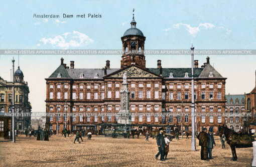 Вид на Королевский дворец на площа