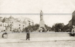 Памятник Тимирязеву у Никитских во