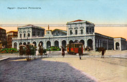 Железнодорожный вокзал в Неаполе.