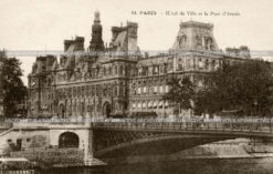Вид на здание ратуши в Париже. Фран