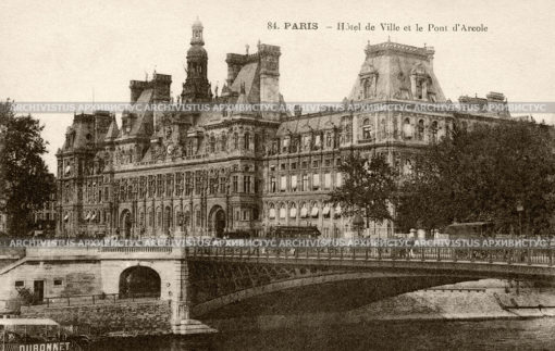 Вид на здание ратуши в Париже. Фран
