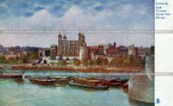 Вид замка Тауэр с реки Темза. Лондо