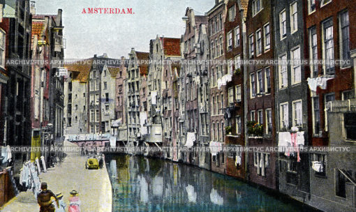 Улица, канал Achterburgwal в Амстердаме. Г