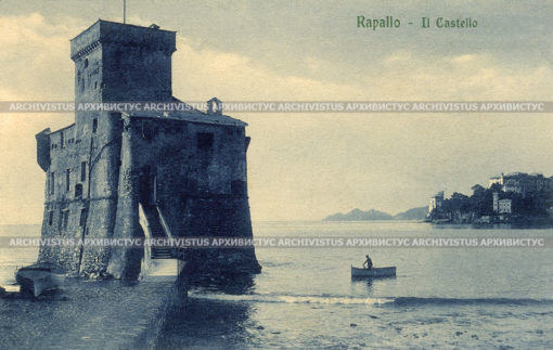 Замок на море в Рапалло. Италия