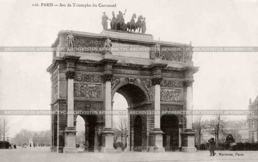Триумфальная арка на площади Карру