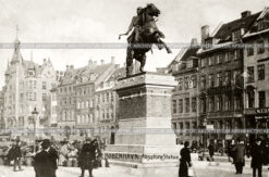 Памятник архиепископу Абсалону в Копенгагене. Дания